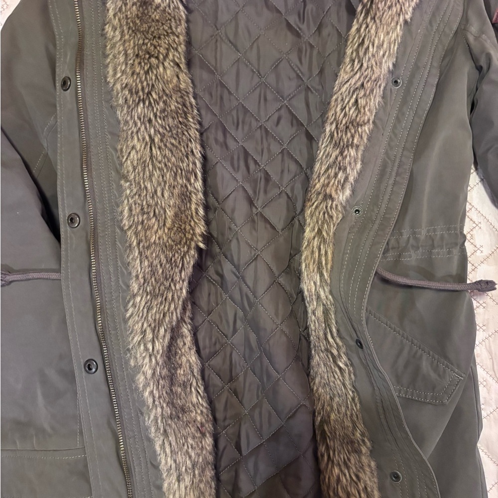 Hollister Women’s XS Faux Fur Lined Parka Coat – Olive Green Winter Jacket - Picture 8 of 10